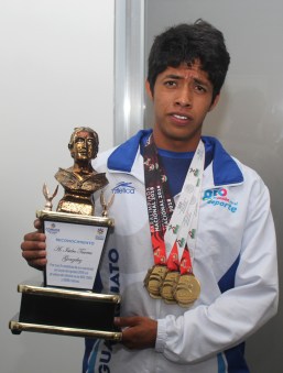 MEDALLISTA PARALIMPIADA NACIONAL 4.jpg